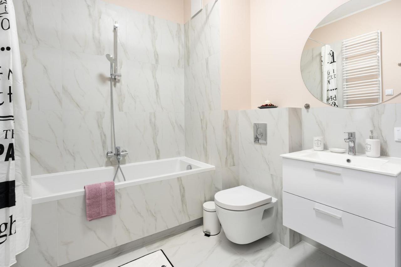 ורשה Superapart Aignera Apt 4, Family Friendly Oasis מראה חיצוני תמונה